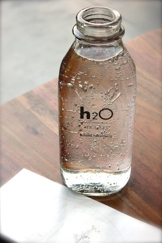 clear-glass-h2o-bottle-113734